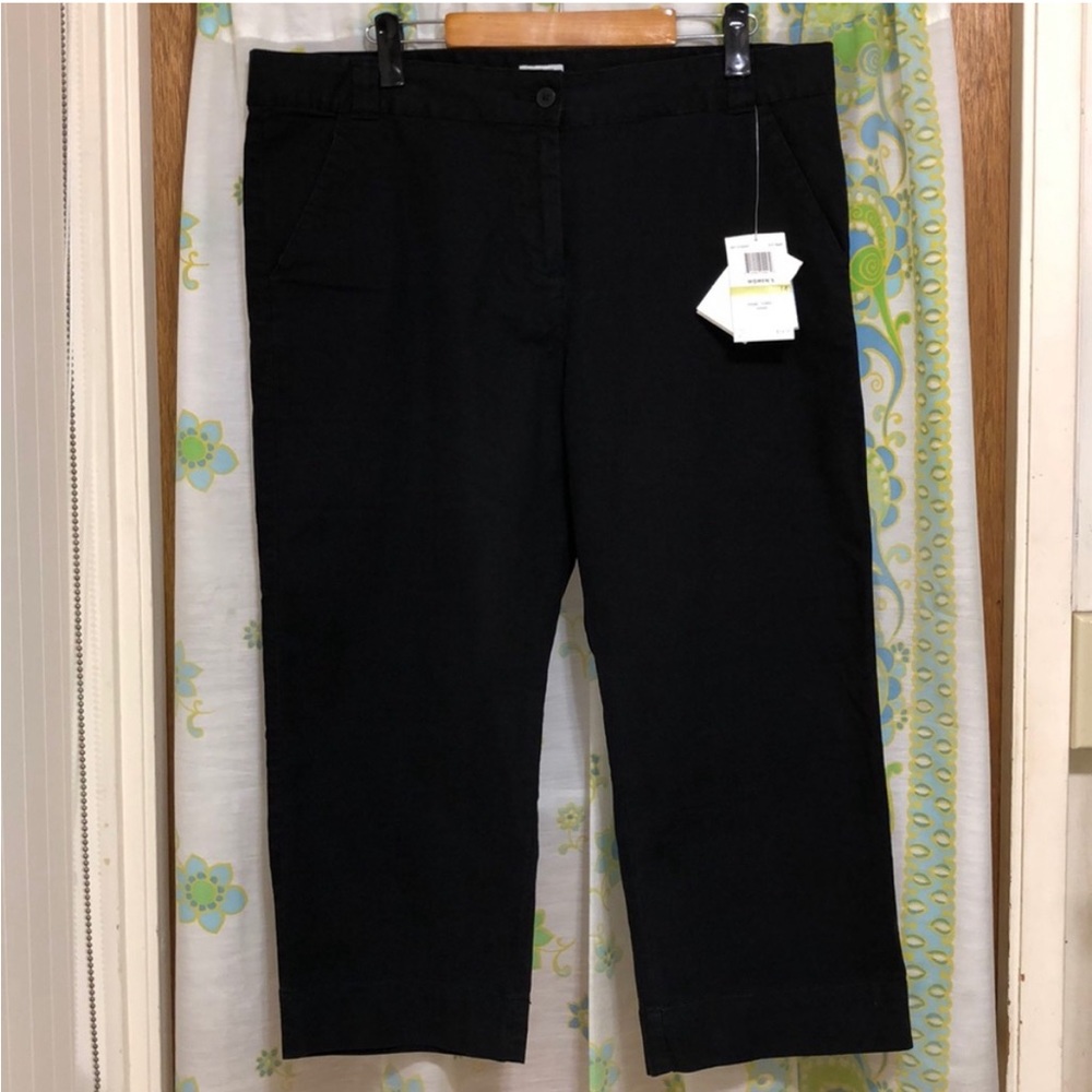 NWT- Calvin Klein Black Cropped Pants